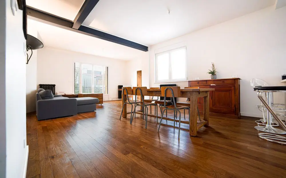 parquet vieilli massif-salon-maison